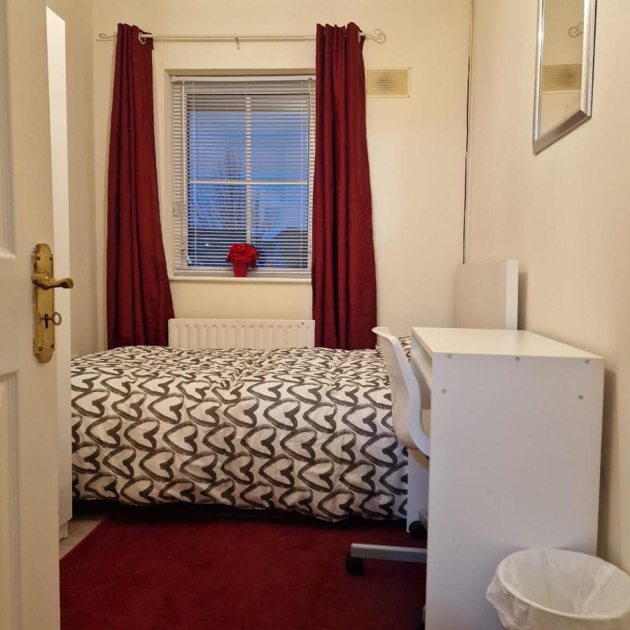 Females Only - Private Bedrooms In Dublin Lucan Exterior photo