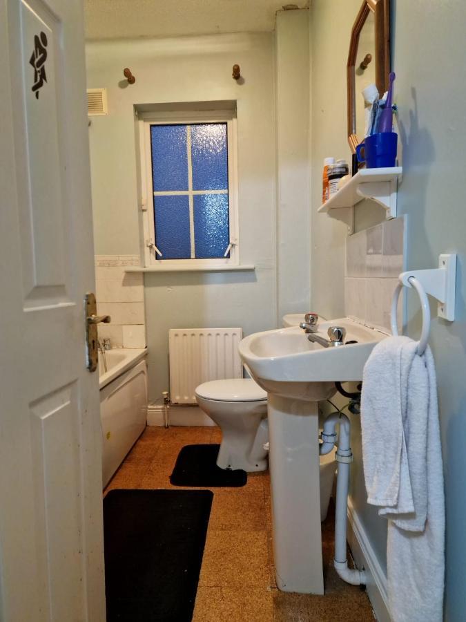 Females Only - Private Bedrooms In Dublin Lucan Exterior photo