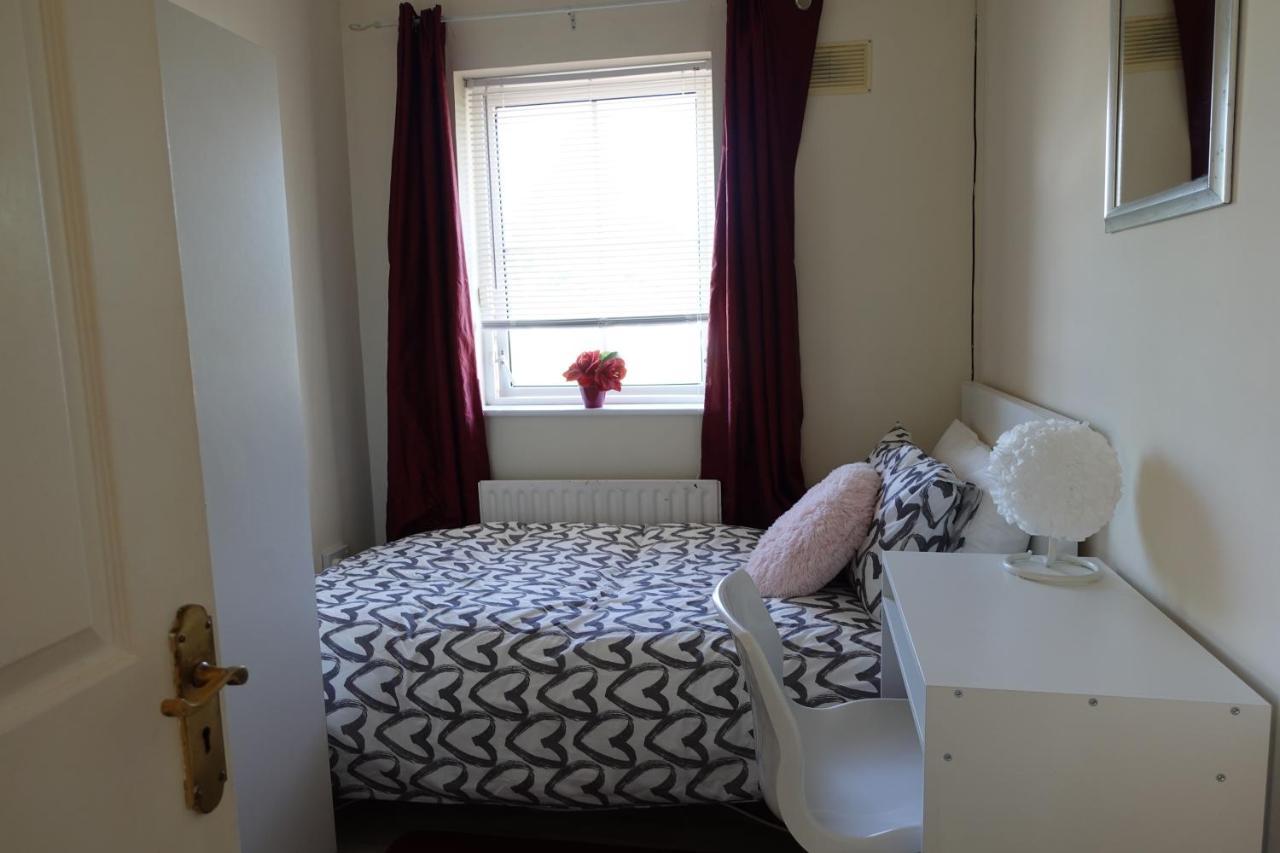 Females Only - Private Bedrooms In Dublin Lucan Exterior photo
