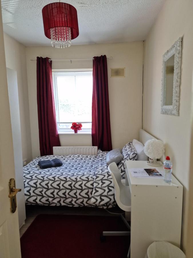 Females Only - Private Bedrooms In Dublin Lucan Exterior photo