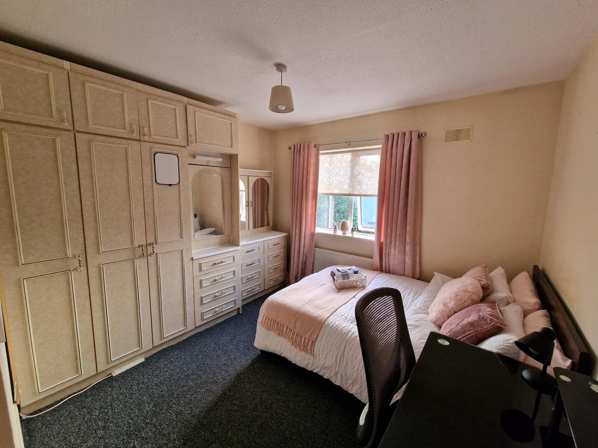 Females Only - Private Bedrooms In Dublin Lucan Exterior photo